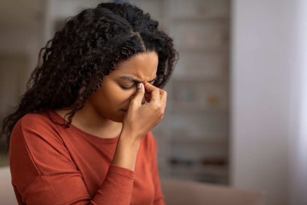 woman feeling sinus pain
